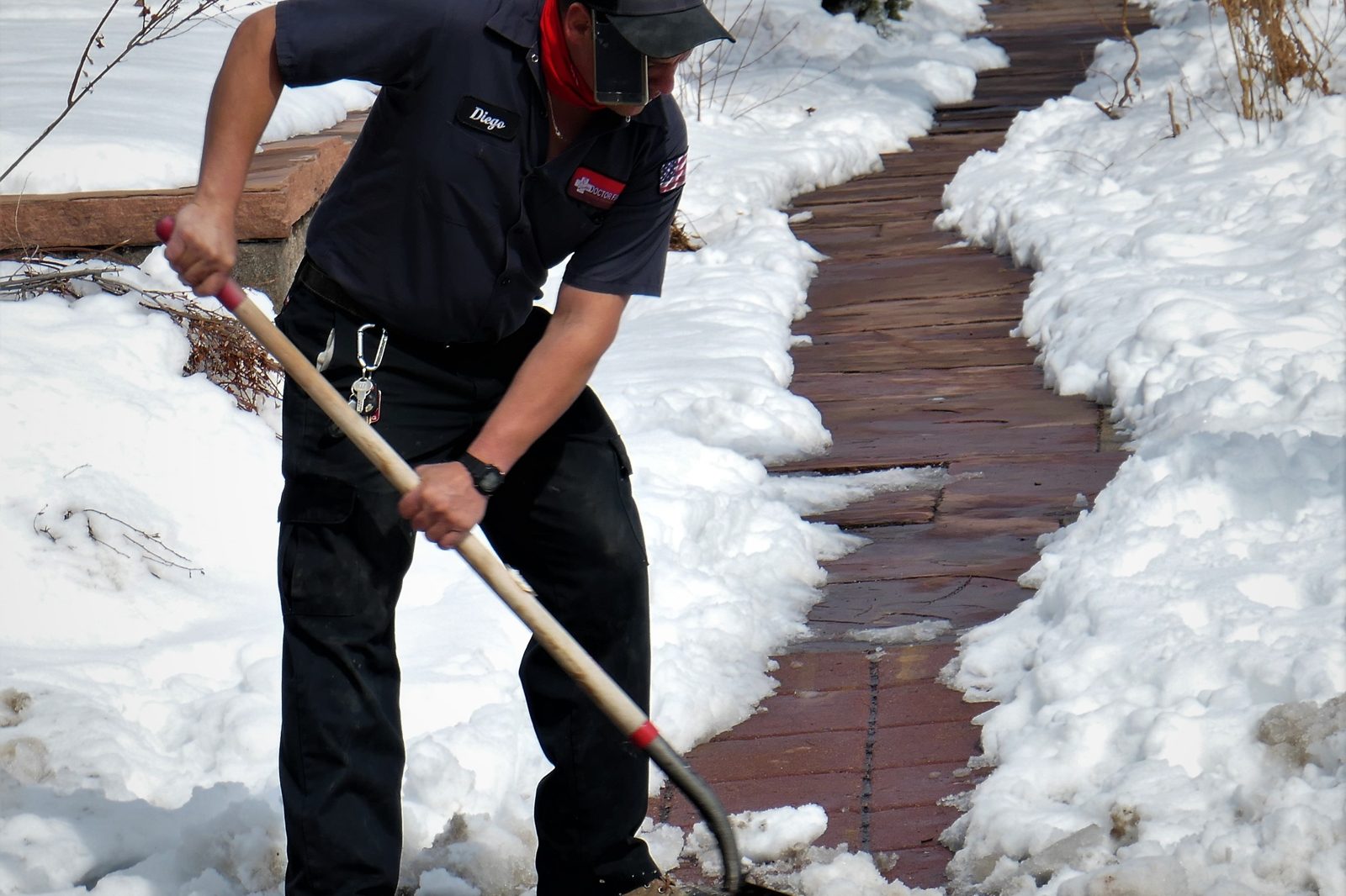 Bild från tjänsten Snöskottning av uppfart och gång